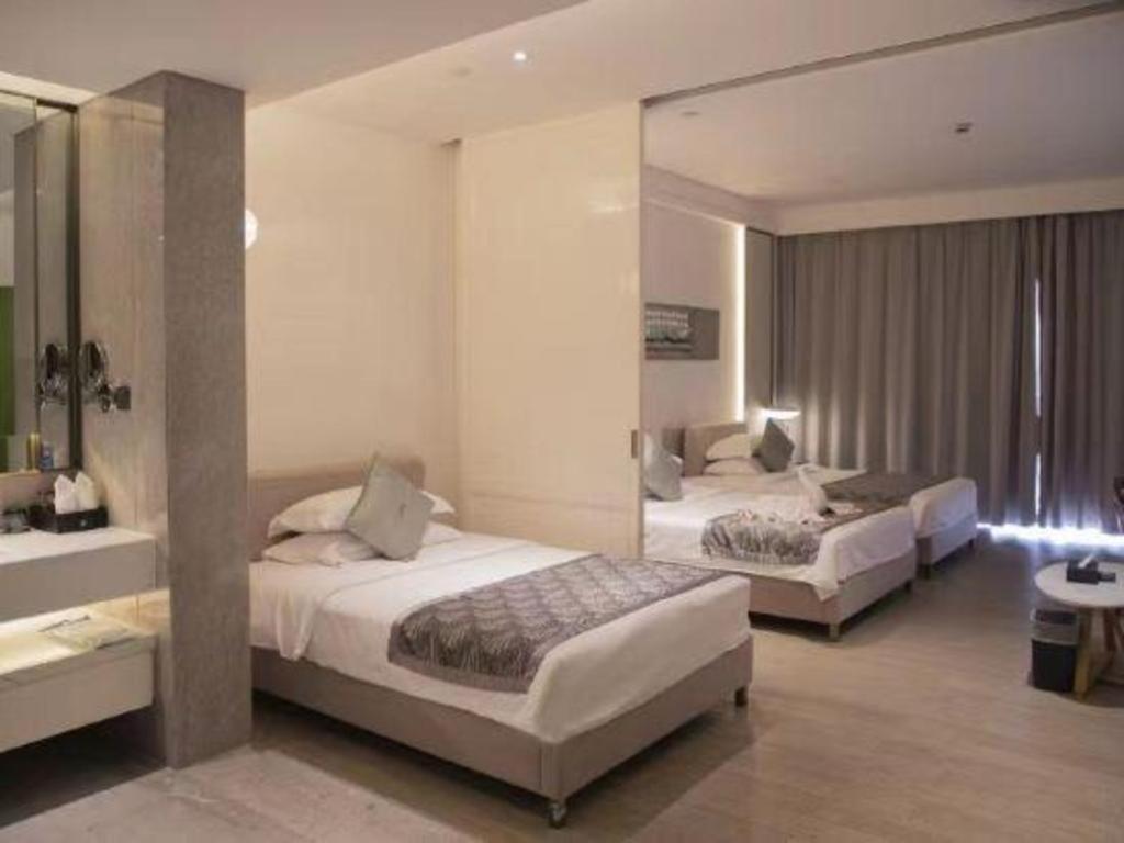 Rock Platinum Sea View Hotel Sanya Buitenkant foto