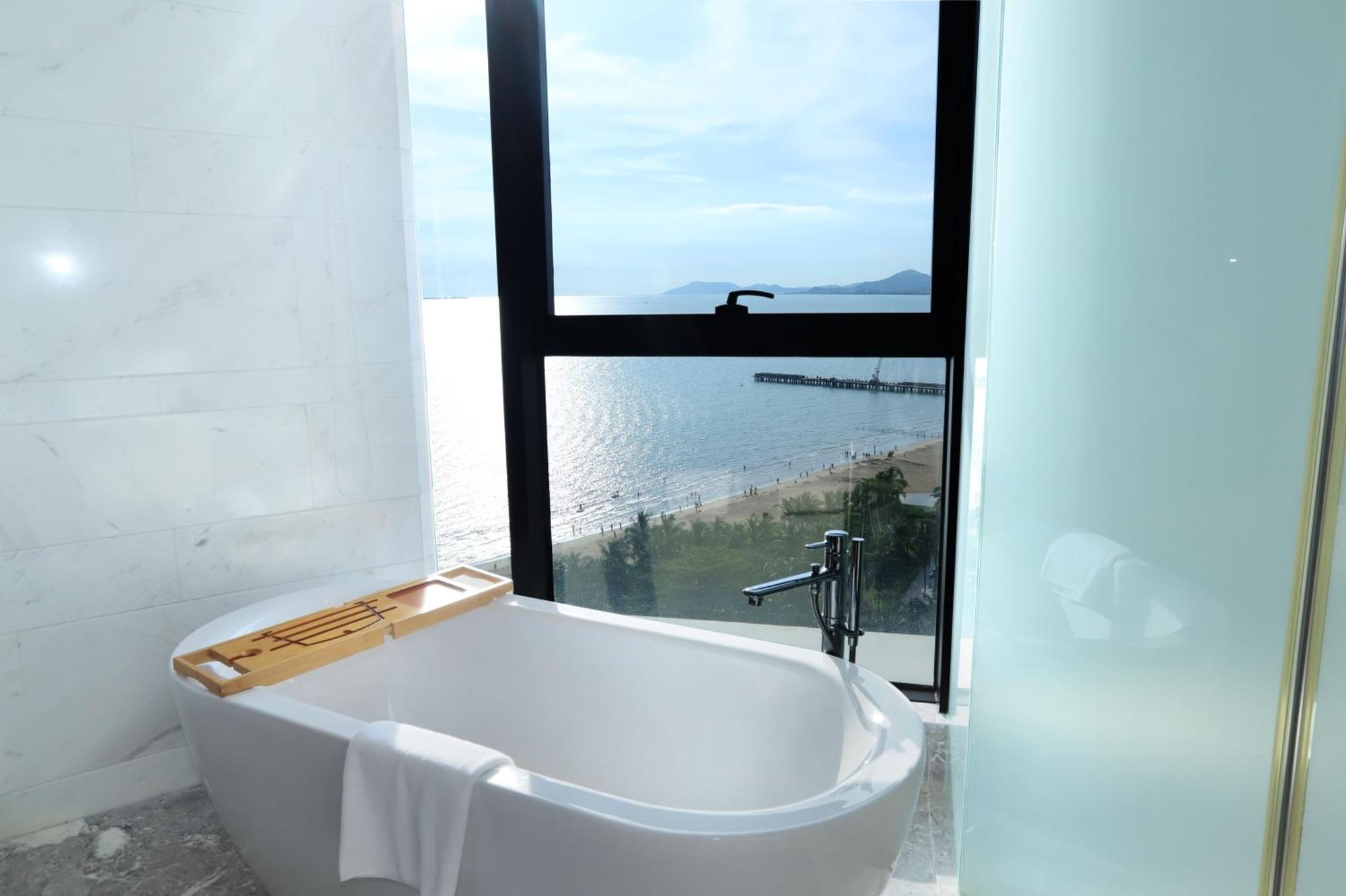 Rock Platinum Sea View Hotel Sanya Buitenkant foto