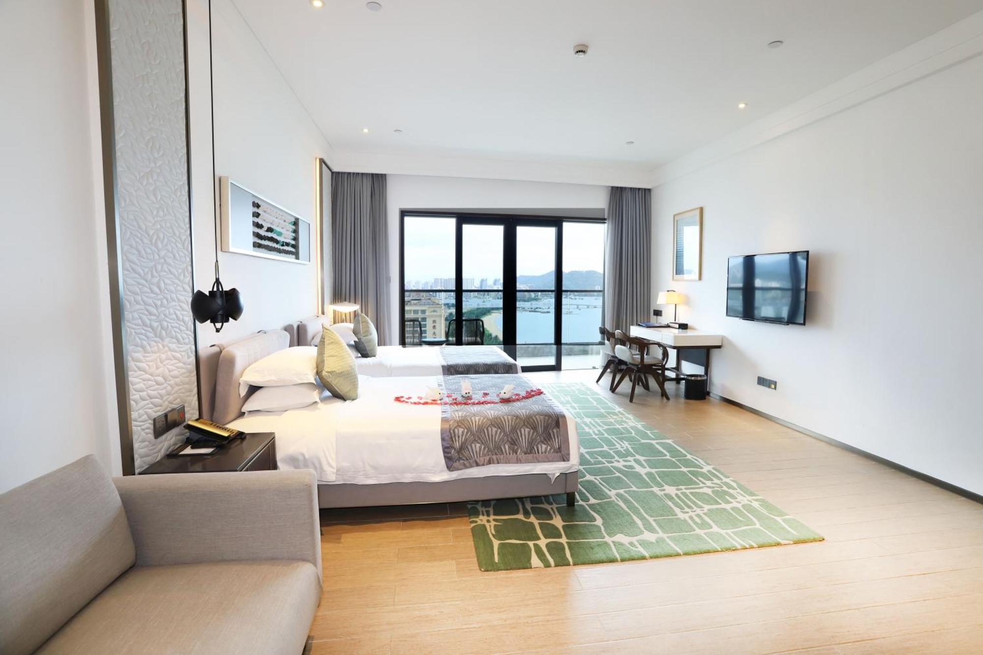 Rock Platinum Sea View Hotel Sanya Buitenkant foto
