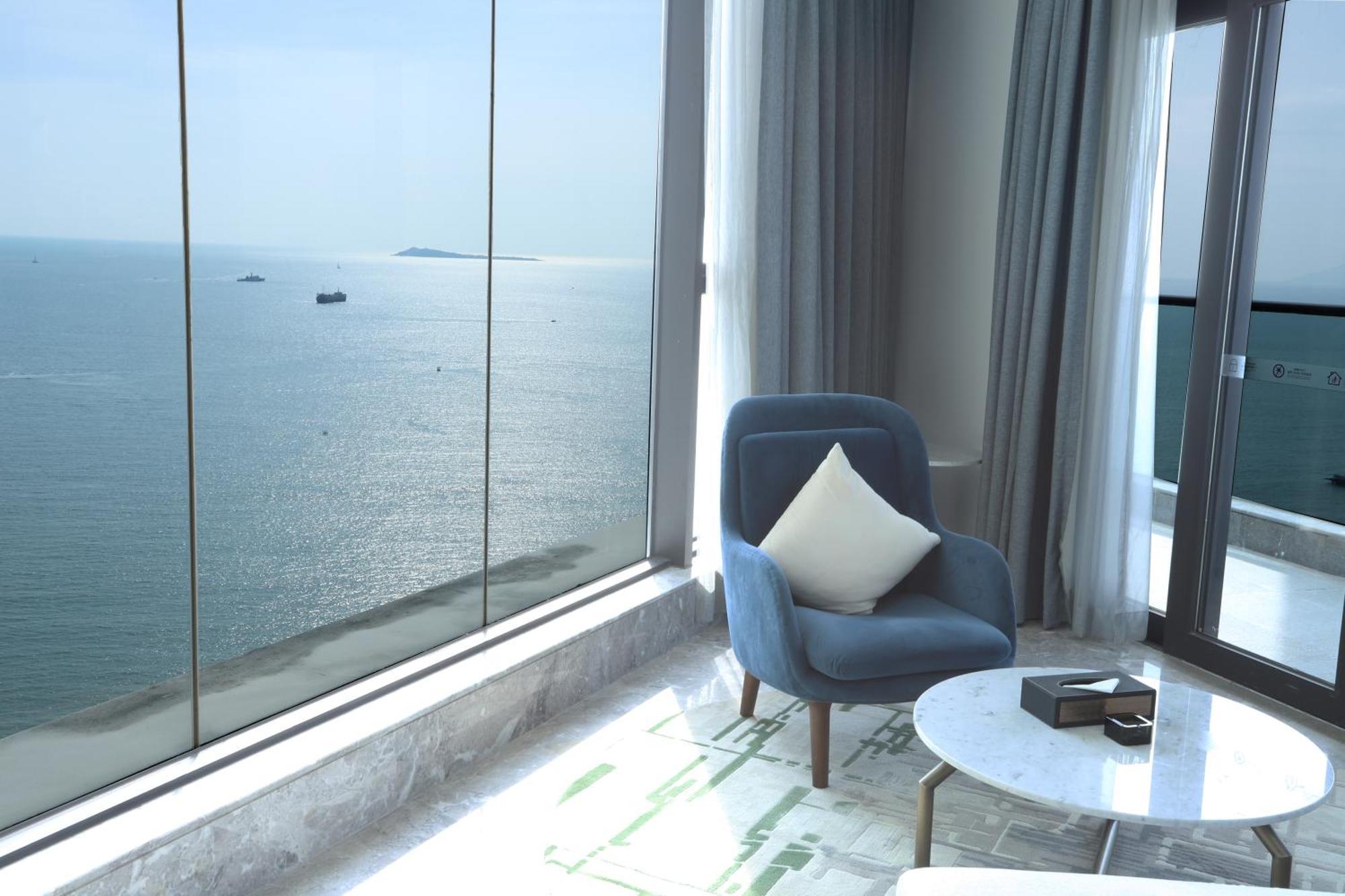 Rock Platinum Sea View Hotel Sanya Buitenkant foto