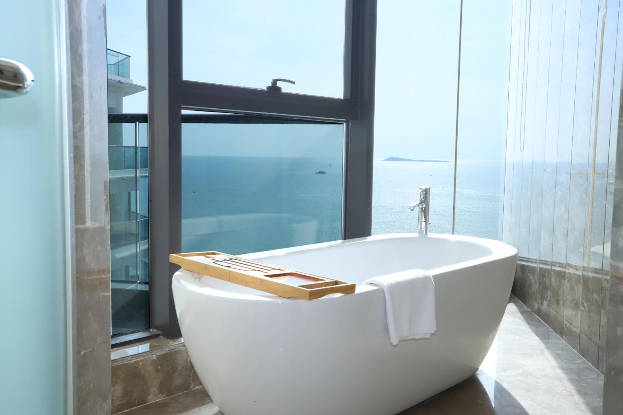 Rock Platinum Sea View Hotel Sanya Buitenkant foto
