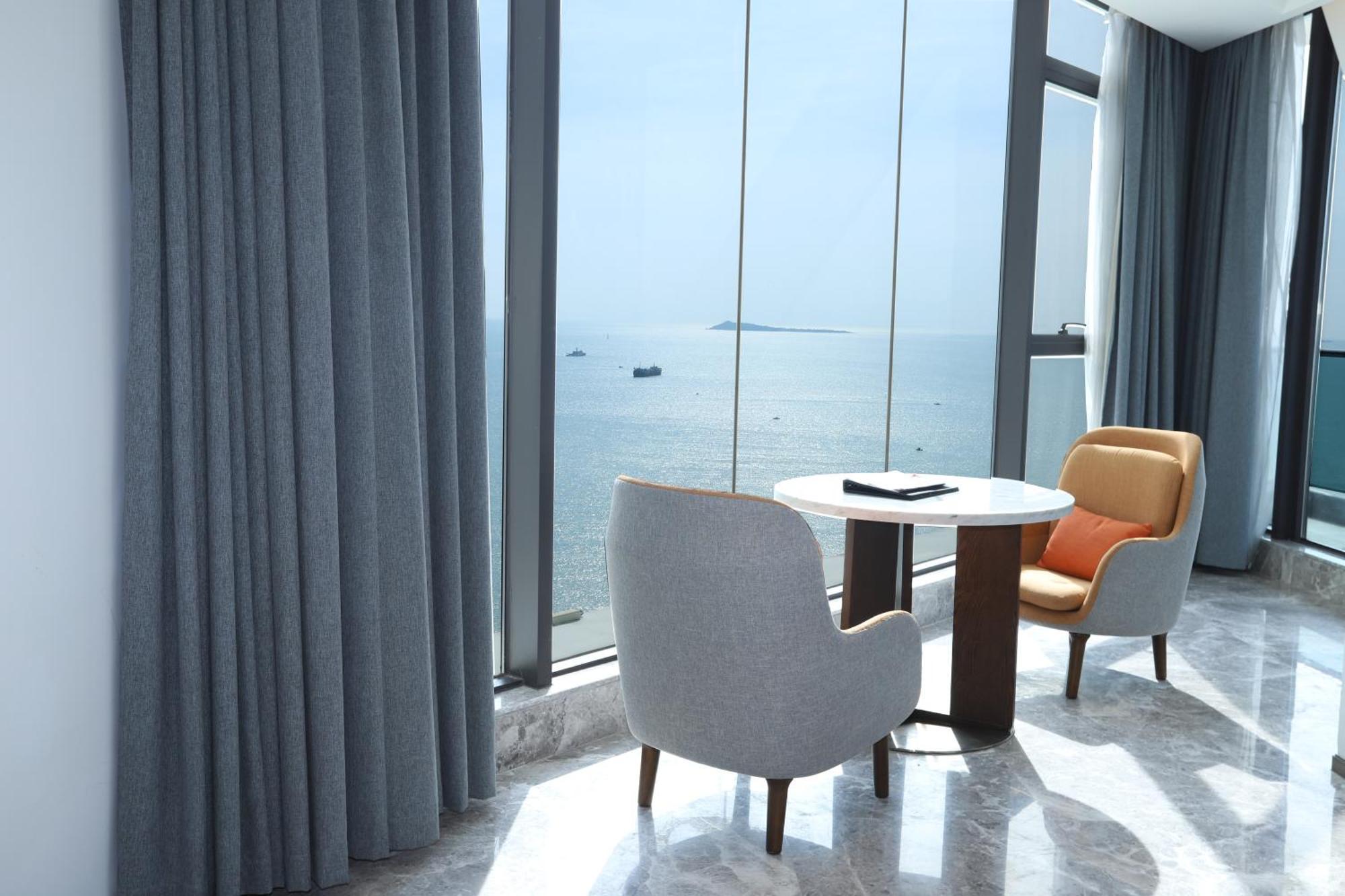 Rock Platinum Sea View Hotel Sanya Buitenkant foto