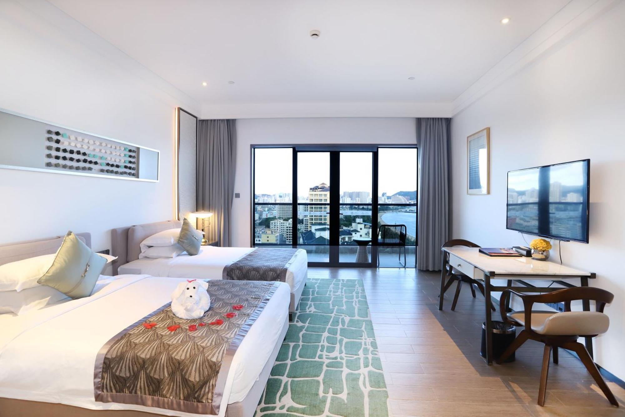 Rock Platinum Sea View Hotel Sanya Buitenkant foto